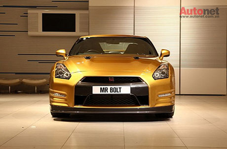 Usain Bolt hợp tác với Nissan để cho ra đời phiên bản vàng của siêu xe GT-R.