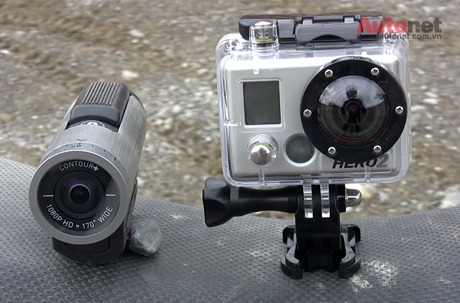 Hai loại camera thể thao phổ biến trên thế giới, Contour Plus (trái) GoPro Hero (phải)