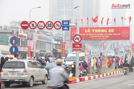 Cầu vượt nút Láng Hạ - Lê Văn Lương