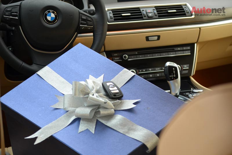 Nhận quà tặng giáng sinh & năm mới từ BMW