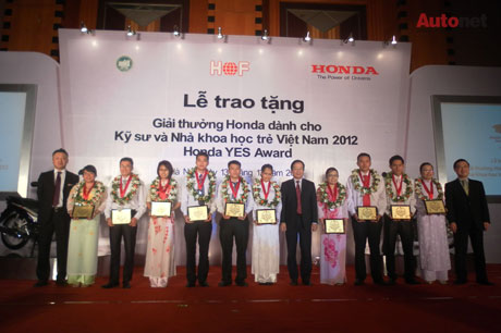 10 sinh viên xuất sắc nhất vinh dự nhận Giải thưởng Honda YES 2012 