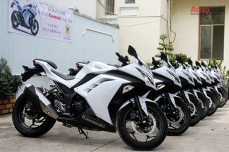 8 chiếc mô tô Kawasaki Ninja 250R tại TTGT tỉnh Đồng Nai