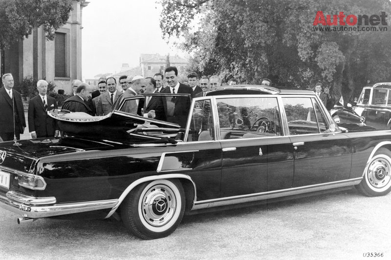 Sau đó, Đức giáo hoàng Paul VI sử dụng chiếc Mercedes-Benz 600 Pullman Landaulet và tiếp theo là chiếc 300 SEL.