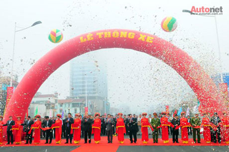 Hà Nội: Thông xe cầu vượt lớn nhất thủ đô