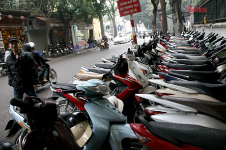 Hà Nội sẽ tăng phí sử dụng hè, lề đường từ tháng 1/2013