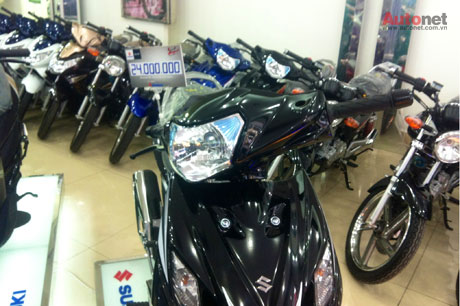 Suzuki Axelo bản côn tự động có giá niêm yết 24.000.000 đồng