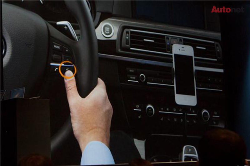 Chức năng Siri trên xe Honda cũng có thể kích hoạt bằng một nút bấm trên vô-lăng