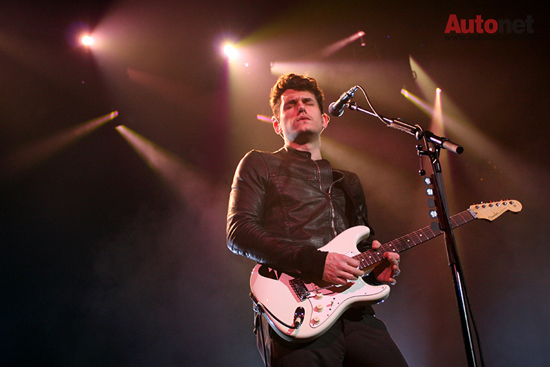 John Mayer khoogn chỉ nổi tiếng là một ca sỹ, nhạc sỹ mà còn là một tay chơi guita hàng đầu nước Mỹ