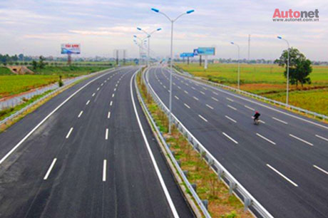 Nhiều đoạn quốc lộ 1 nay đã mãn tải và sẽ mãn tải trên toàn tuyến vào năm 2015
