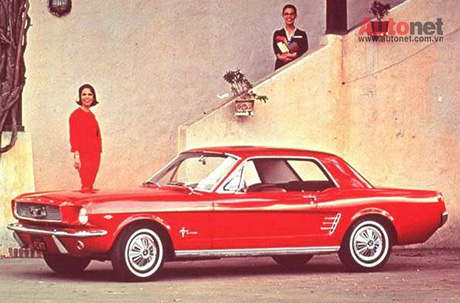 Ford Mustang 1966 màu đỏ 