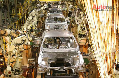 Ford Mustang 2005 được lắp ráp tại nhà máy mới, Auto Alliance International vào 27/9/2004 tại Flat Rock. Nhà máy với dây chuyền sản xuất linh hoạt được Ford đầu tư 700 triệu USD với 380 robot, có thể sản xuất trên hai nền tảng và 6 model khác nhau.