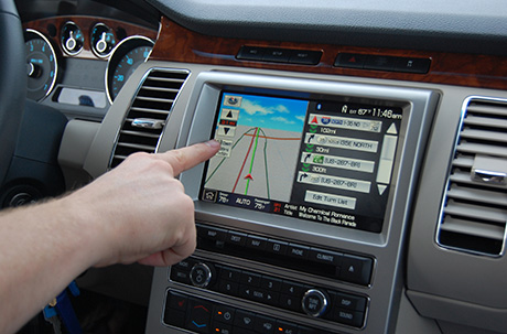 Những màn hình cảm ứng cỡ lớn trong ô tô sẽ phổ biến hơn trong thời gian tới.