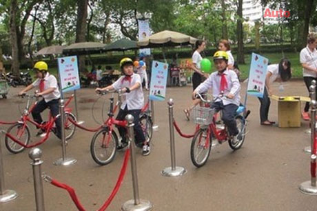 Ngày hội Bé yêu mũ bảo hiểm lần 2 tại Hà Nội