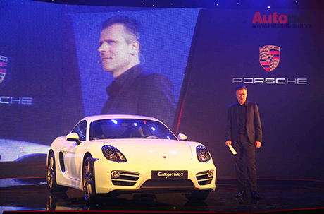 Ra mắt Porsche Cayman cho khách hàng