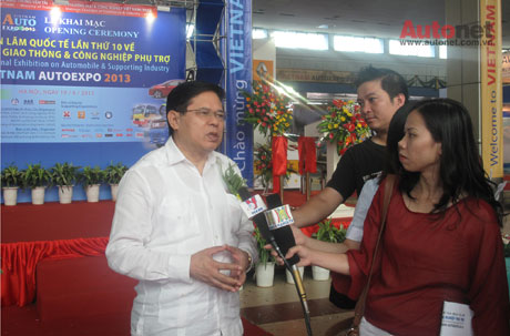 Vietnam Autoexpo 2013 chứng tỏ sự cố gắng vượt khó của các doanh nghiệp