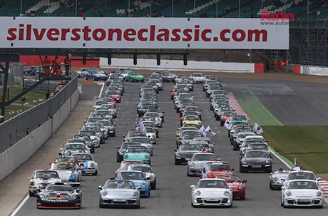 1000 xe Porsche 911 ‘náo loạn’ Silverstone