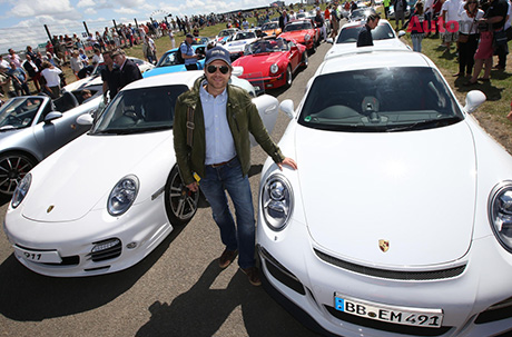 Porsche còn tổ chức gây quỹ tặng tổ chức từ thiện về ung thư nhân sự kiện đặc biệt này