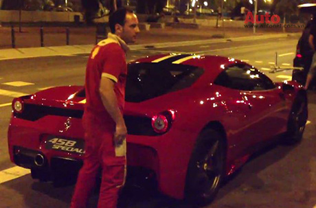 Ferrari 458 Speciale vô tư lăn bánh trên đường