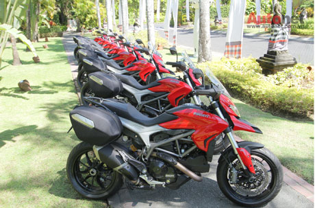 Ducati sẽ mang Hyperstrada đến Việt Nam vào 11/2013