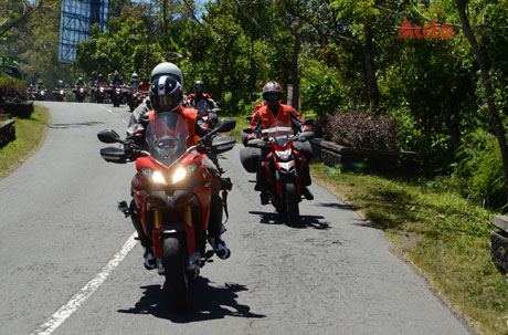Ducati Hyperstrada được nhiều người đánh giá cao khả năng vận hành
