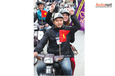 Tại Hà Nội, những bạn trẻ chơi xe Dream II ngày càng nhiều