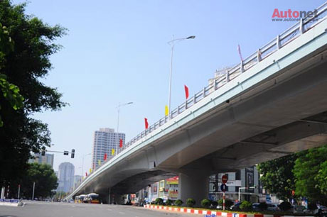 Thông xe cầu vượt bằng thép lớn nhất thủ đô
