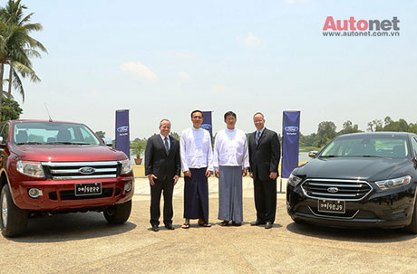 Hai chiếc xe Ford gồm Ranger và Taurus được giới thiệu tại Myanmar