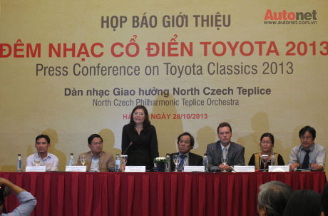 Bà Đoàn Thị Yến, Phó tổng giám đốc Toyota Việt Nam phát biểu tại cuộc họp báo