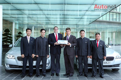BMW bàn giao 2 xe 520i cho khách sạn JW Marriott Hà Nội