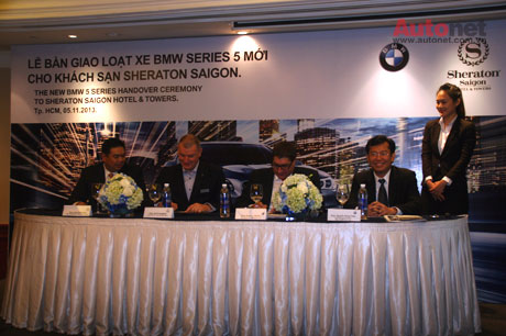 Đại diện BMW và Sheraton chính thức ký kết họp tác bàn giao lô xe
