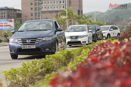 Honda Việt Nam sử dụng cả 2 phiên bản của Honda City và Honda CR-V  thế hệ mới 