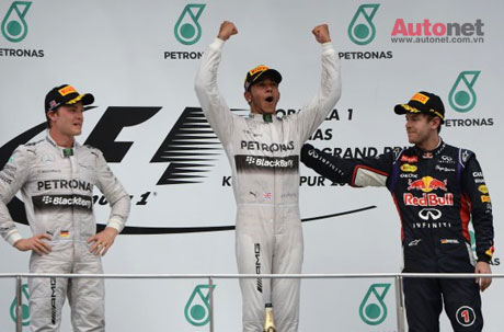 Hamilton đem chiến thắng thứ 2 về Mercedes