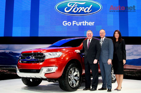 Ford Everest Concept và đại diện lãnh đạo Ford khu vực, Thái Lan