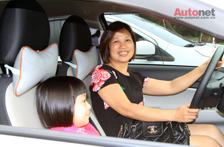 Nhiều khách hàng Mirage là nữ giới lần đầu lái xe
