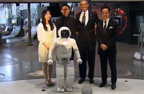 Tổng thống Obama chụp ảnh lưu niệm với ASIMO