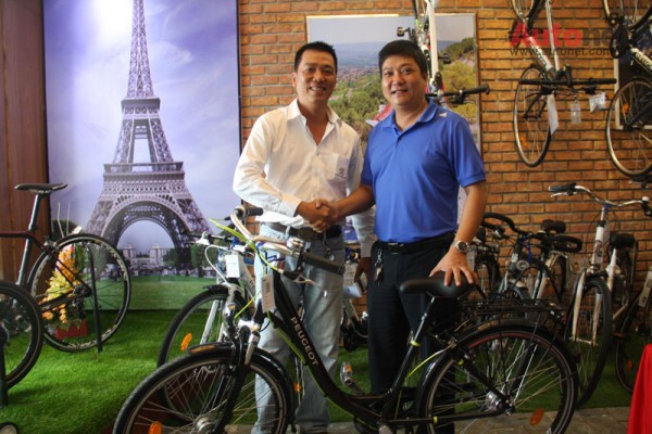 Khách hàng đầu tiên sở hữu xe đạp Peugeot  chính hãng tại Đà Nẵng