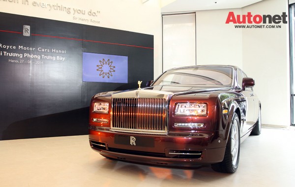 Chiếc Rolls-Royce Phantom "Mặt trời Phương Đông" đã được cá nhân hoá rất nhiều và ngoài giá xe, số tiền để thực hiện điều này là không hề nhỏ