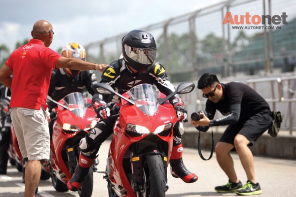 Tại Việt Nam, giá của Ducati 899 Panigale phiên bản lắp ráp tại Thái Lan vào khoảng 577 triệu VND