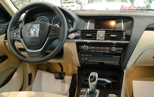 BMW vẫn giữ thiết kế nội thất đơn giản, hợp lý như những phiên bản X-Series thường thấy. 