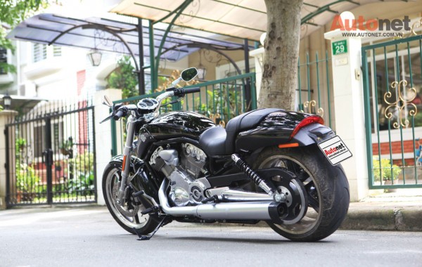 Vrod-Muscle sở hữu động cơ mạnh mẽ của Harley-Davidson và Porsche