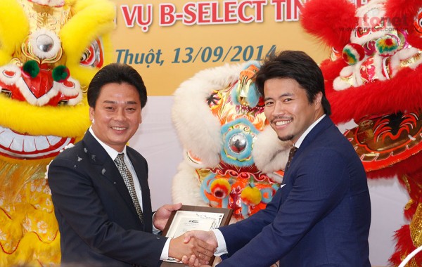 Ông Hiroyuki Saito- Giám đốc điều hành Bridgestone Việt Nam đến chúc mừng khai trương các B-Select của hãng