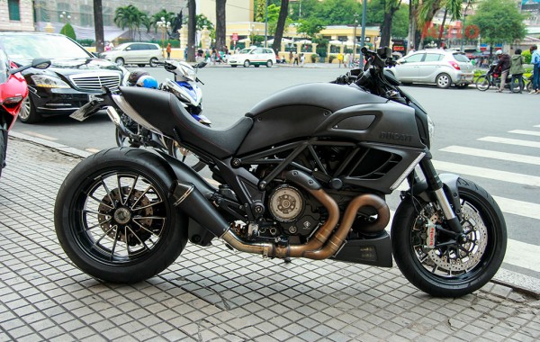Giá trị toàn bộ cho việc độ chiếc Ducati Diavel này ước tính lên đến 20.000 USD.