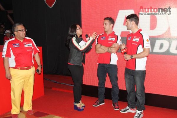 Các tay đua của Ducati giao lưu cùng báo chí và người hâm mộ