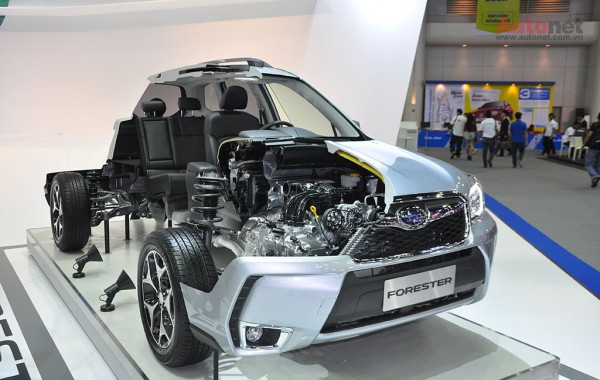 Bên cạnh việc cho ra mắt Outback 2015, Subaru đã cho trình diễn công nghệ của chiếc Forester của hãng