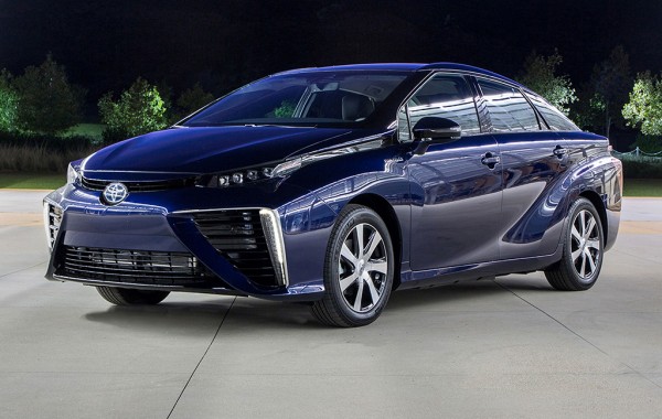 2016-toyota-mirai-front-side-view