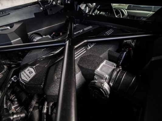 Khối động cơ V12 mạnh mẽ của Aventador LP700-4