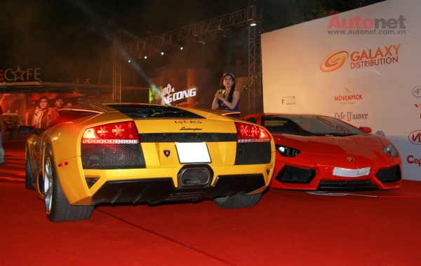 Lamborghini Murcielago cũng tham dự buổi lễ bên cạnh người anh em Aventador.