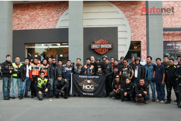ành trình Vietnam bike week 2014 với khoảng gần 100 thành viên cùng hơn 60 chiếc môtô