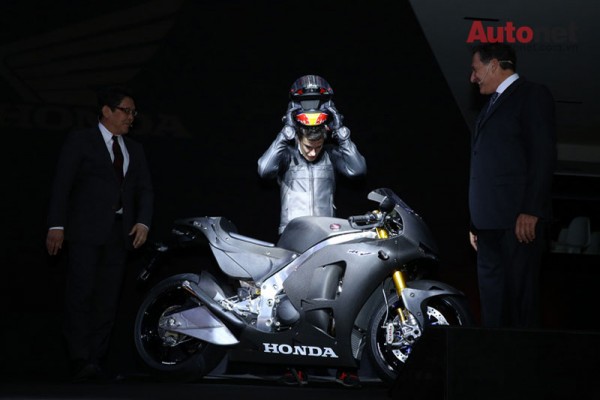 Nhà vô địch motor GP Marc Marquez khá phấn khích sau khi thử nghiệm mẫu RC213V-S của Honda