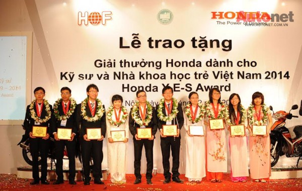 Tổng trị giá Giải thưởng lên tới 30.000 USD và 10 xe máy do Công ty Honda Việt Nam sản xuất